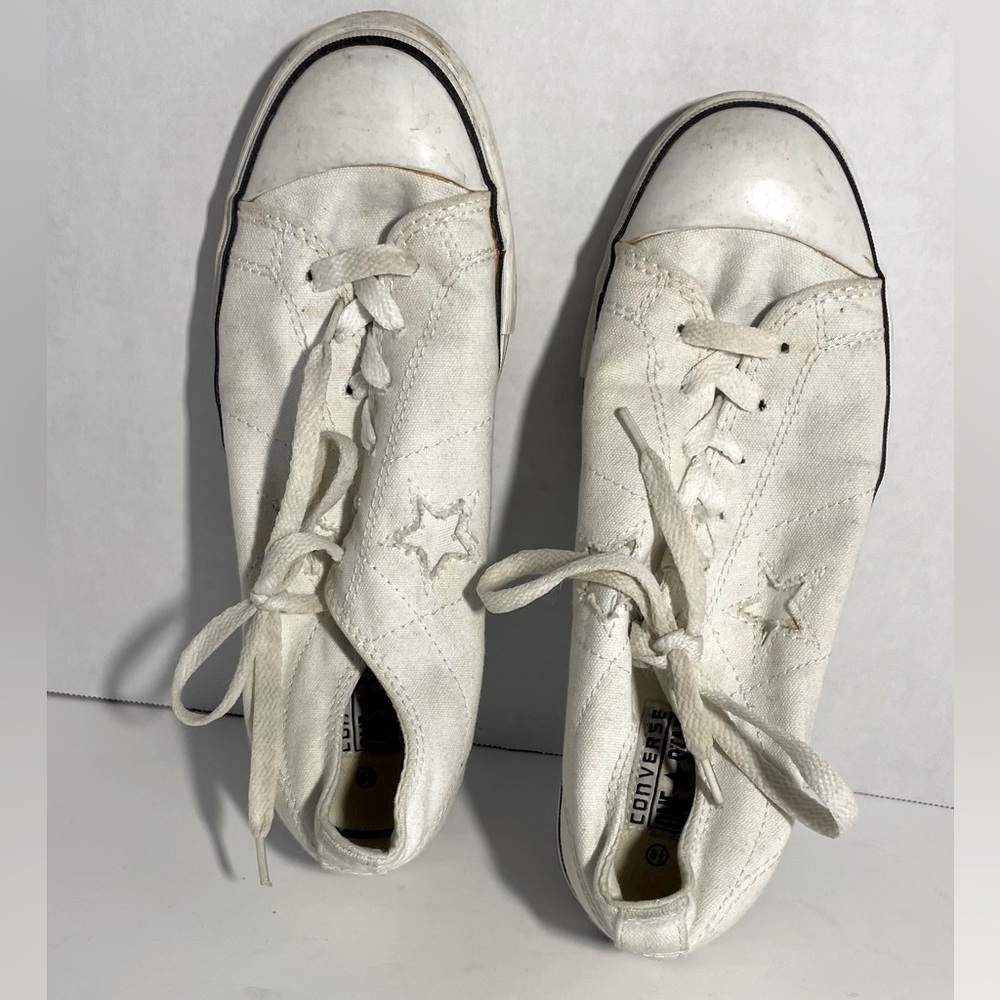 Converse WhiteTennis Shoe